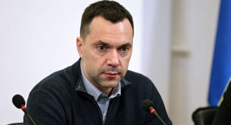 Зеленский утвердил новый санкционный список: Арестович среди фигурантов