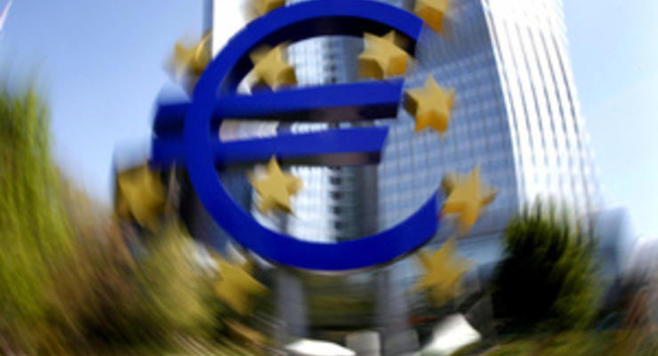 Евро смог отыграть на межбанке десять копеек после нескольких дней падения