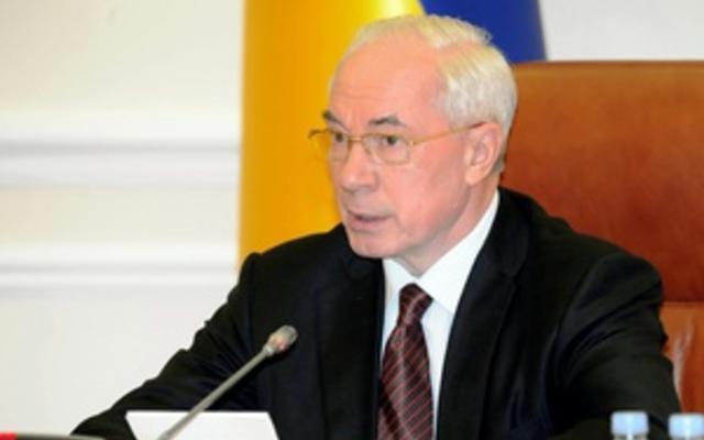 Азаров признал, что 40% внутреннего товарооборота Украины приходится на теневой рынок