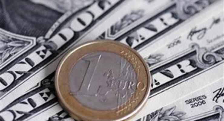Евро и доллар остаются стабильными на межбанке