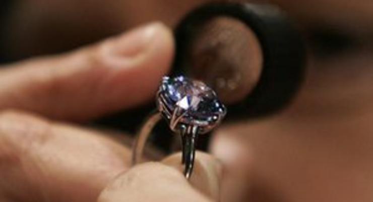 Добытый в ЮАР голубой алмаз весом 4,8 карата продали за $1,45 млн