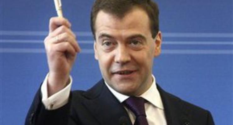 Медведев заявил, что кроме Украины у России есть и другие возможности транзита