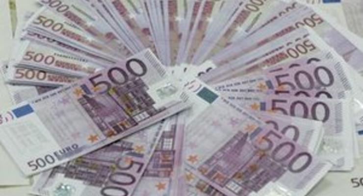 Евро на межбанке незначительно растет