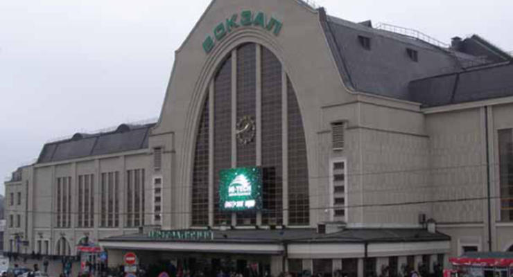 Цена уборки мусора на киевском вокзале завышена в 12 раз