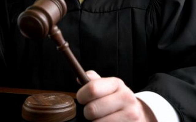 Бедным услуги адвоката в суде оплатит государство