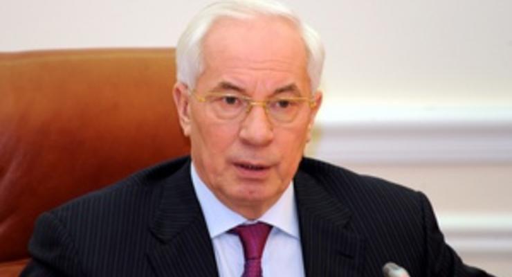 Азаров уверяет, что угроз для стабильности валютного курса нет