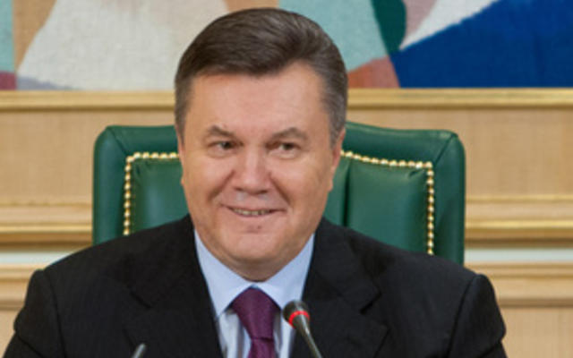 Янукович вспомнил о популистской идее Тимошенко возвращать людям вклады Сбербанка СССР
