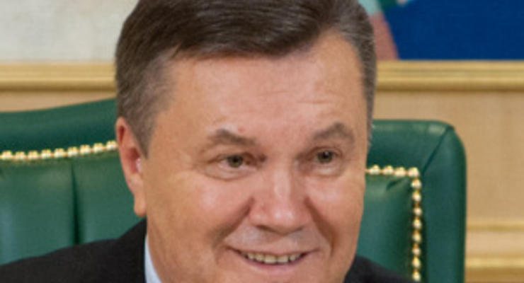 Янукович подписал закон, запрещающий рекламу сигарет
