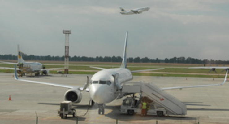 Украина приостанавливает обслуживание некоторых рейсов Аэросвита