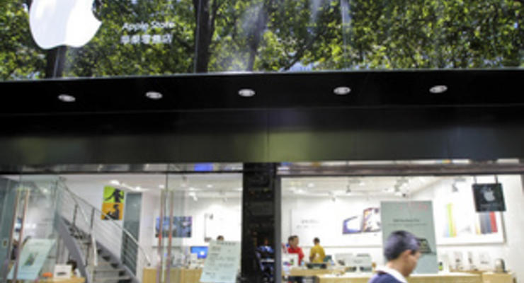 Американка, сломавшая нос о стеклянную дверь магазина Apple, требует от компании миллион долларов