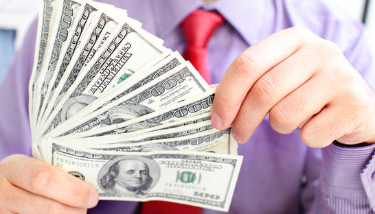 За февраль в Украине выросла средняя зарплата