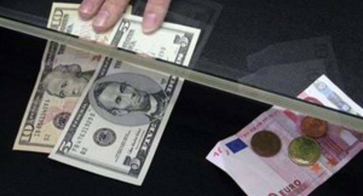 НБУ активно закупает доллары на межбанке