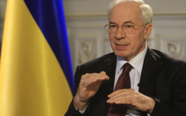 Азаров обещает резкое падение цен на лекарства, выполняя задания Януковича