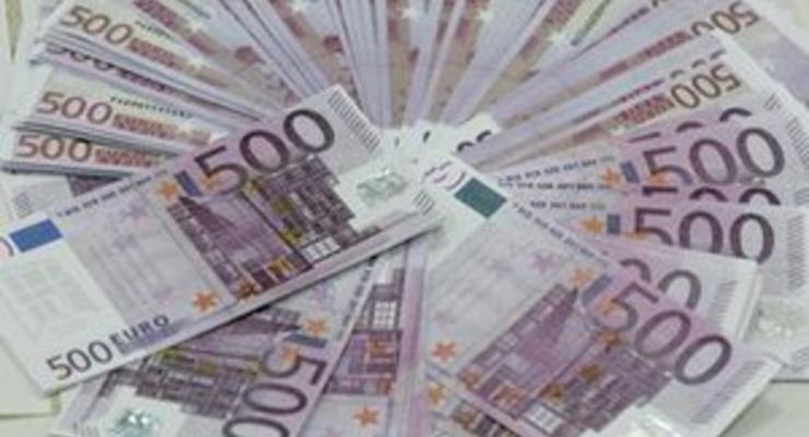 Азаров заявил, что европейские банки выводят капитал из Украины