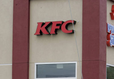 KFC заплатит девочке, парализованной из-за куска курицы