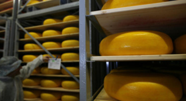 Роспотребнадзор разрешил двум украинским заводам возобновить поставки сыра в РФ