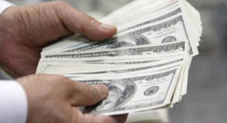 Нацбанк продает на межбанке доллары впервые с января