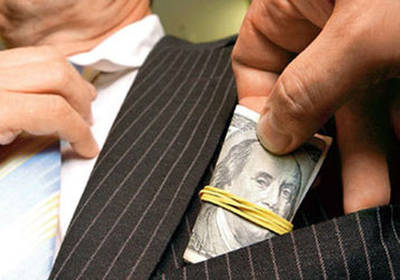 Сколько взяток надо раздать, чтобы летом торговать