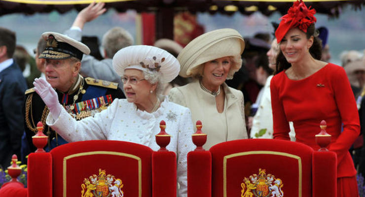 Сколько денег у британской королевы и ее семьи (ИНФОГРАФИКА)