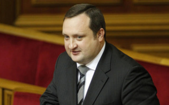 Арбузов заявил, что НБУ не тратит резервы