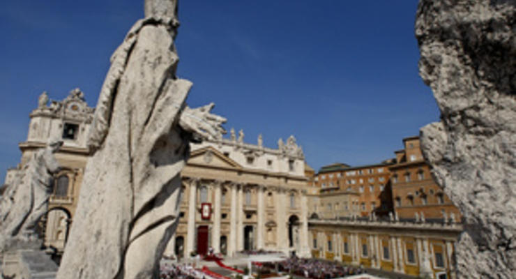 Банк Ватикана подозревают в отмывании денег мафии