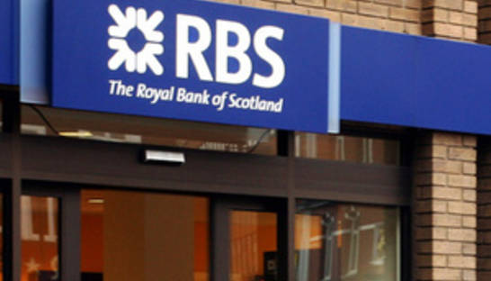 Шотландский банк разрешил своим клиентам снимать деньги в банкоматах без пластиковых карт