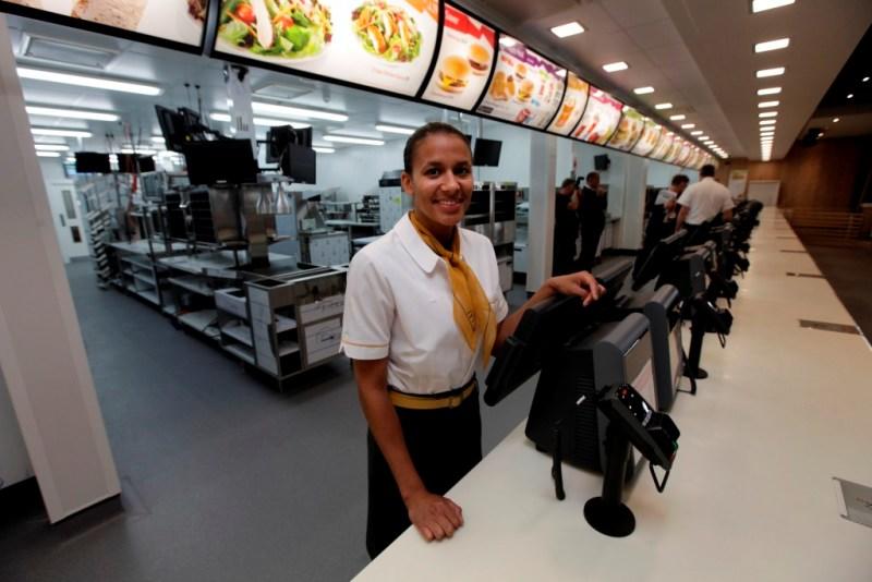 Открыт самый большой в мире McDonald’s (ФОТО) / AP