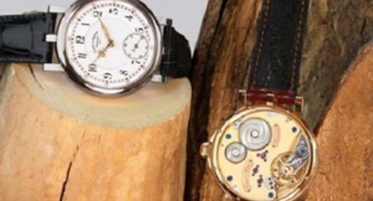 В Германии выпущены часы, отделанные костью мамонта