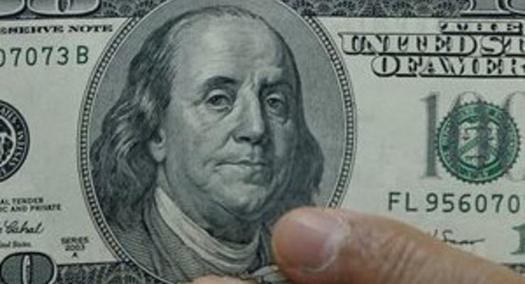 Доллар медленно снижается на межбанке