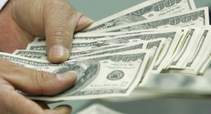 Несколько банков начали продажу долларов на межбанке