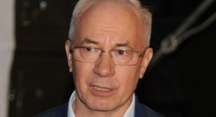 Азаров предложил снизить налоговую нагрузку на предприятия, занимающиеся соцпроектами