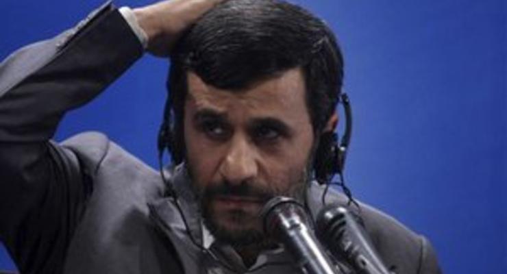 На фоне рекордного падения нацвалюты Ахмадинеджад сообщил о полном финансировании импорта