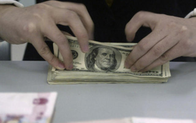 Курсы наличной валюты: доллар держится у отметки в 8,17 грн