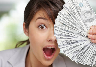 Миллионы в трубу: сколько власти тратят на саморекламу