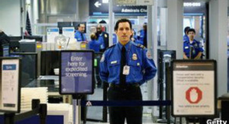 Десятки работников аэропорта Ньюарка уволят за халатность