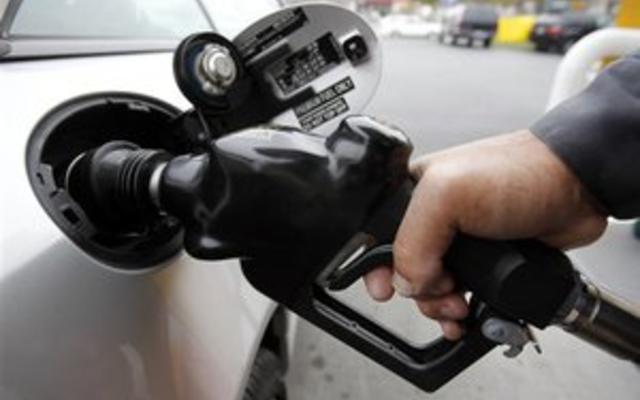 Мировой спад цен на нефть снизил стоимость бензина в Украине - Ъ