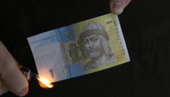 Goldman Sachs: Кабмин Азарова решится на девальвацию гривны, оптимальный вариант - 30%