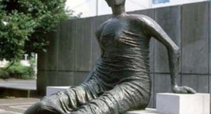 Район Лондона продает скульптуру Генри Мура из-за сокращения бюджета