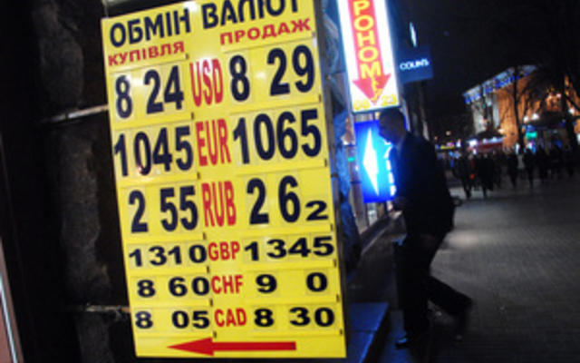 Янукович разрешил НБУ обязывать экспортеров продавать выручку