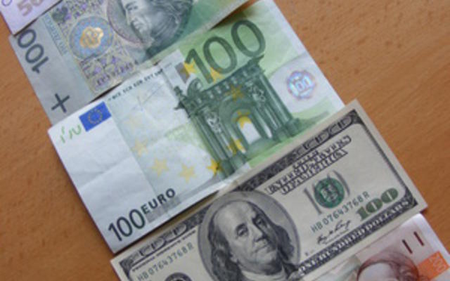 Курс доллара продолжил пике на межбанке