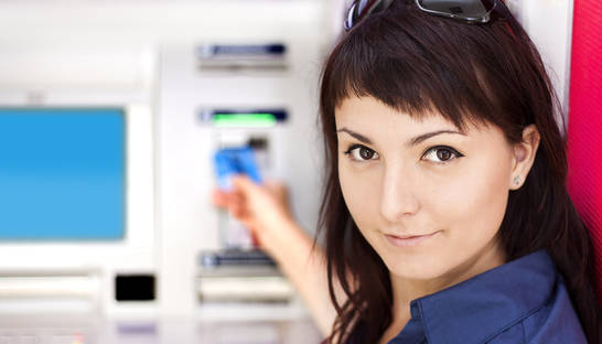 Приятная ошибка: Банкомат устроил праздник прохожим