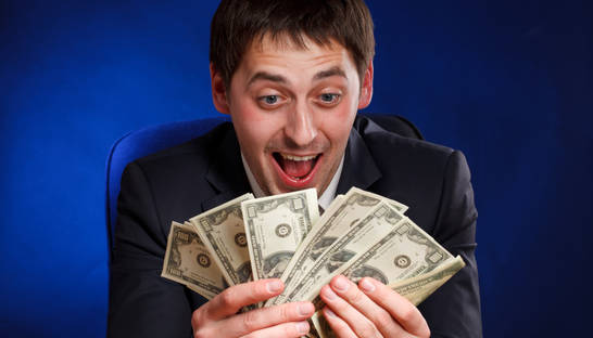 Не пытайся: скопить больше $10 000 в Украине почти нереально