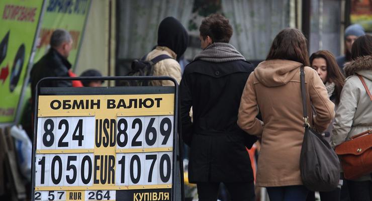 Курс доллара интересует украинцев больше конца света
