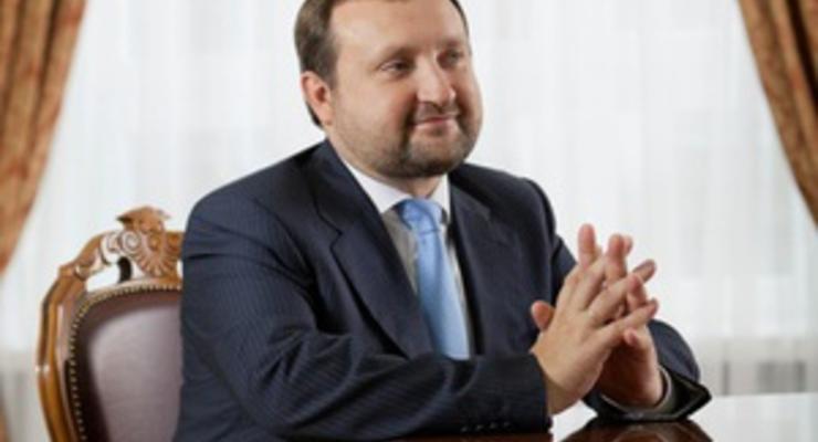 Наш Арбузов лучше всех: Forbes.ua выяснил, кто и почему рекламирует таланты главы Нацбанка
