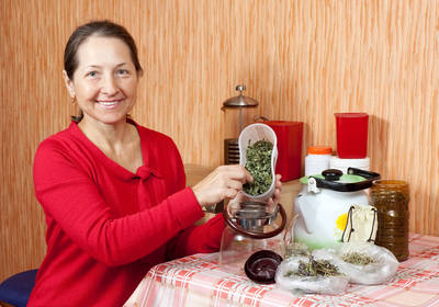 Украинских знахарей заставят учиться и покупать лицензии