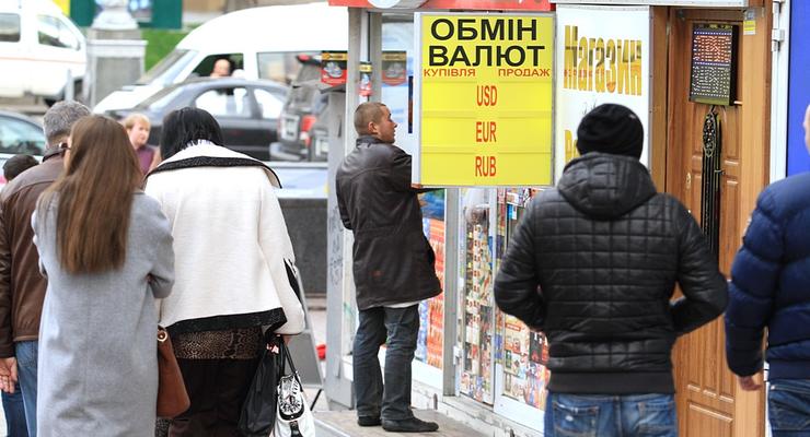 Новая паника: Украинцы массово избавляются от долларов