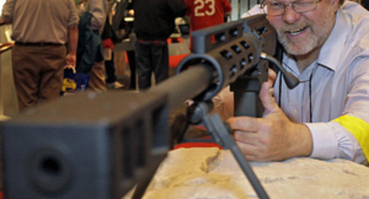 Производитель оружия, из которого убивали детей в Сэнди Хук, выставлен на продажу