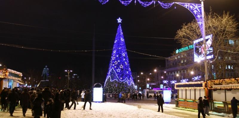 Киев и Донецк нарядили самые дорогие елки в стране (ИНФОГРАФИКА) / 62.ua