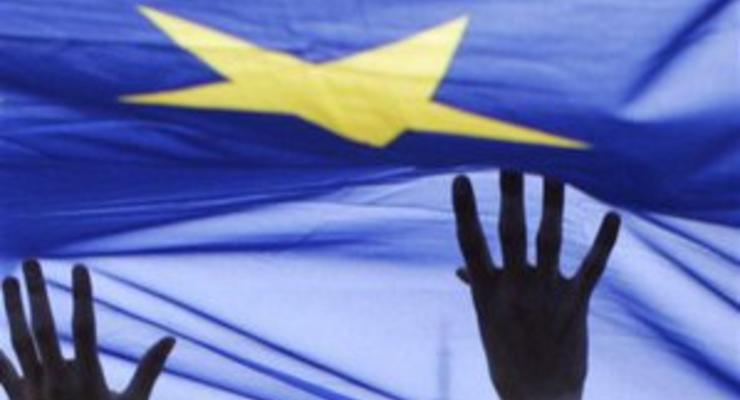 Украинские экономисты: В 2013 году Киеву не обойтись без помощи ЕС