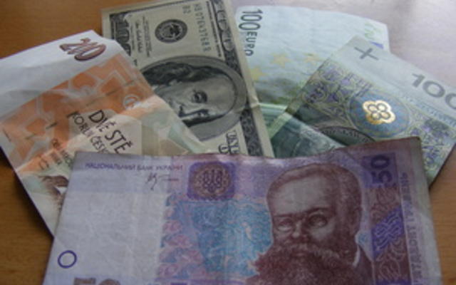 Заоблачные цены на кредиты в Украине в 2013 году упадут - опрос Reuters